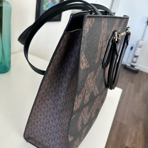 Michael Kors Tote - Picture 6 of 7